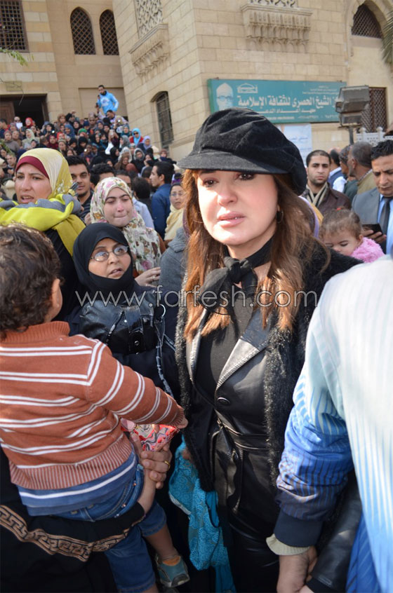 صور حصرية من جنازة الراحلة فاتن حمامة بحضور الفنانين صورة رقم 27