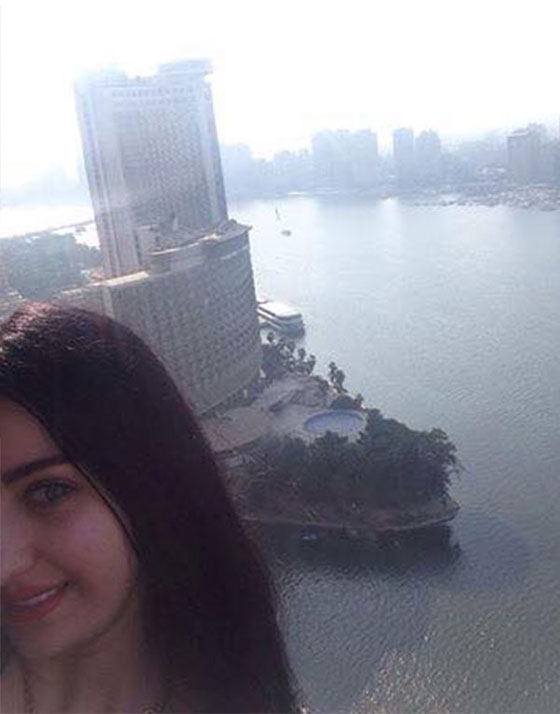 صور سيارة الراقصة صافيناز الفاخرة المطلية بالذهب تشعل غيرة الحساد صورة رقم 5