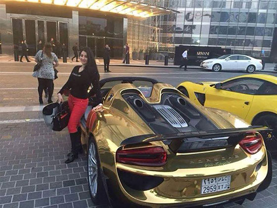 صور سيارة الراقصة صافيناز الفاخرة المطلية بالذهب تشعل غيرة الحساد صورة رقم 3
