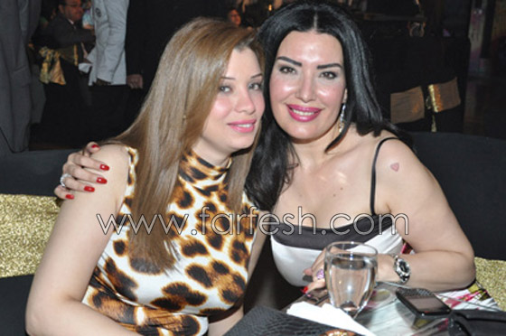 صور فنانات شهيرات وشقيقاتهن اللاتي خطفن الانظار. فأيهن اجمل؟ صورة رقم 7 صور فنانات شهيرات وشقيقاتهن اللاتي خطفن الانظار. فأيهن اجمل؟ صورة رقم 7