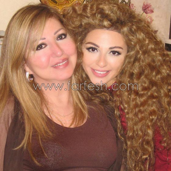 صور الفنانين مع والداتهم: ميريام، اليسا، تامر، هيفاء، نانسي، وكاظم صورة رقم 2