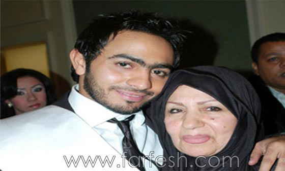 صور الفنانين مع والداتهم: ميريام، اليسا، تامر، هيفاء، نانسي، وكاظم صورة رقم 9