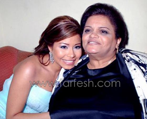 صور الفنانين مع والداتهم: ميريام، اليسا، تامر، هيفاء، نانسي، وكاظم صورة رقم 7