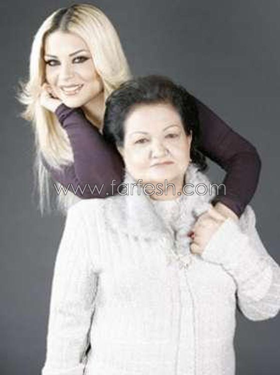 صور الفنانين مع والداتهم: ميريام، اليسا، تامر، هيفاء، نانسي، وكاظم صورة رقم 10