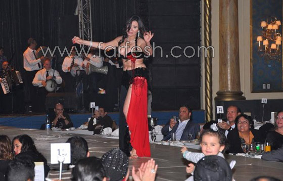 صور الفنانات المصريات و(مرمطة) علم مصر على أجسادهن صورة رقم 3