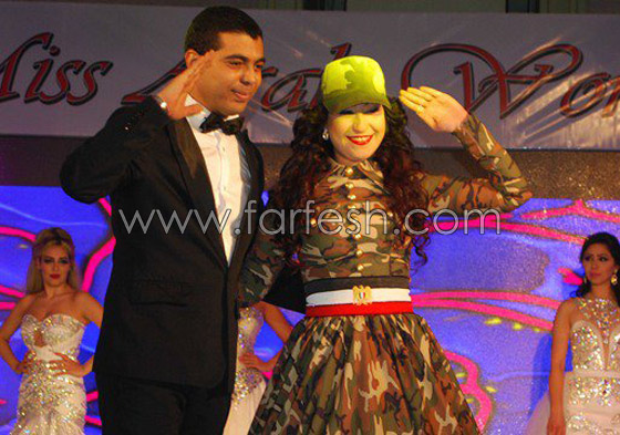 صور الفنانات المصريات و(مرمطة) علم مصر على أجسادهن صورة رقم 5