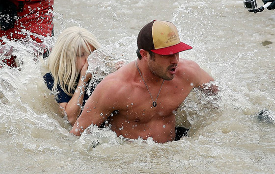 ليدي جاجا تغطس بالمياه المتجمدة لأجل ذوي الاحتياجات الخاصة صورة رقم 5