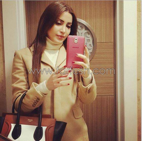 صور نسرين طافش ترتدي بلوزة برتقالية مثيرة شفافة  صورة رقم 4