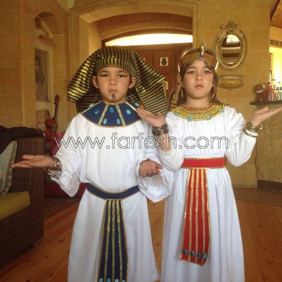 صور هالة صدقي مع والديها ومع توأمها بالزي الفرعوني صورة رقم 2