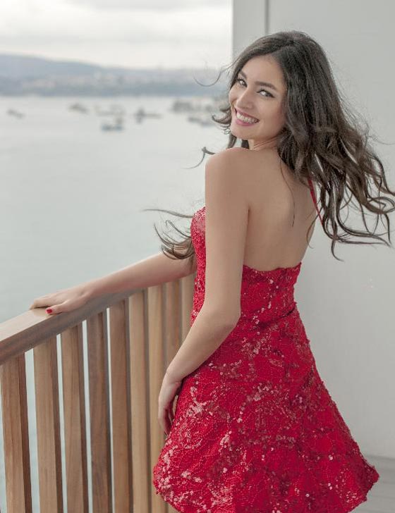 صور الفنانة البلجيكية من اصل تركي: سحرت الجميع بجمالها الرائع صورة رقم 6 صور الفنانة البلجيكية من اصل تركي: سحرت الجميع بجمالها الرائع صورة رقم 6