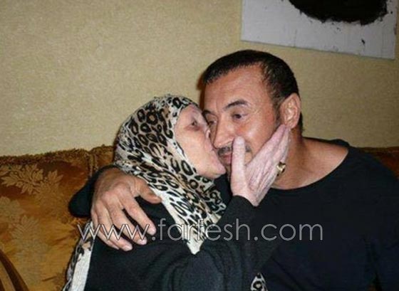 صور الفنان العراقي كاظم الساهر مع والدته الراحلة صورة رقم 1 صور الفنان العراقي كاظم الساهر مع والدته الراحلة صورة رقم 1