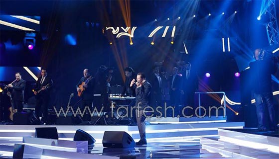 عمرو دياب في حفل الكويت ينزل عن المسرح ليسلّم على الجمهور صورة رقم 13 عمرو دياب في حفل الكويت ينزل عن المسرح ليسلّم على الجمهور صورة رقم 13
