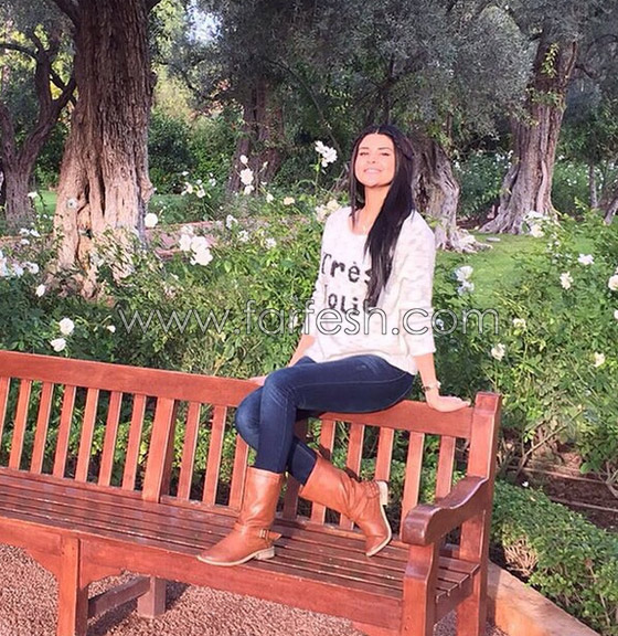 ما سر صور سلمى رشيد بأحضان شاب يركع على ركبتيه ممسكا يدها؟ صورة رقم 6