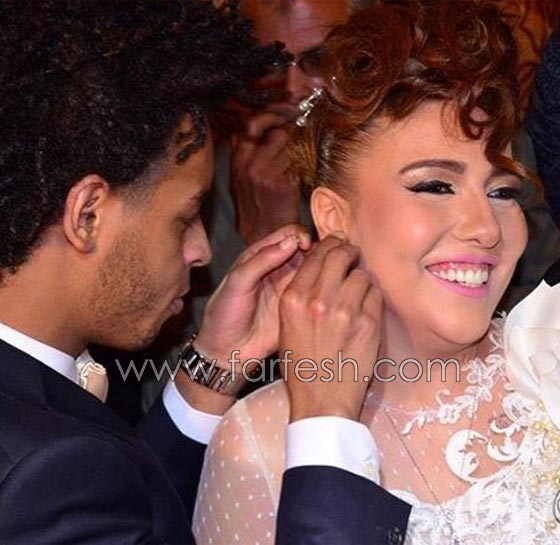 صور: مي كساب تشكو لجمهورها من خطيبها (اوكا) الذي خاصمها، فيضطر للاعتذار لها  صورة رقم 6