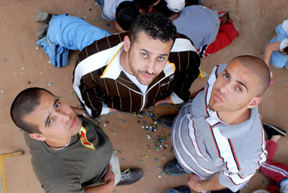 فرقة الراب الفلسطينية (دام) تطلق فيديو اغنية (مين انت؟)  صورة رقم 4