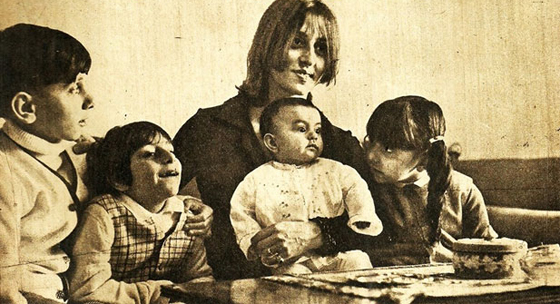 صور نادرة للسيدة فيروز منها صورتها تقبّل داليدا صورة رقم 4 صور نادرة للسيدة فيروز منها صورتها تقبّل داليدا صورة رقم 4