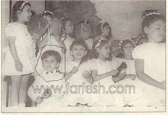  صور عمرو دياب في طفولته مع والده ووالدته تثير اعجاب جمهوره صورة رقم 8