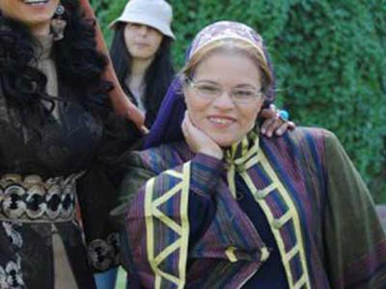 نادية العراقية: انا مش سودا بس المرض سودني بجناحة.. وابني جميل ومحترم صورة رقم 7