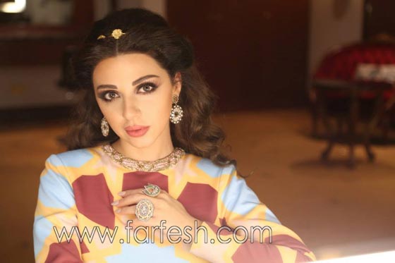 صور ميريام فارس ترتدي فستانا يشبهه جمهورها بـ: زرافة، بيتزا او ستائر صورة رقم 5 صور ميريام فارس ترتدي فستانا يشبهه جمهورها بـ: زرافة، بيتزا او ستائر صورة رقم 5