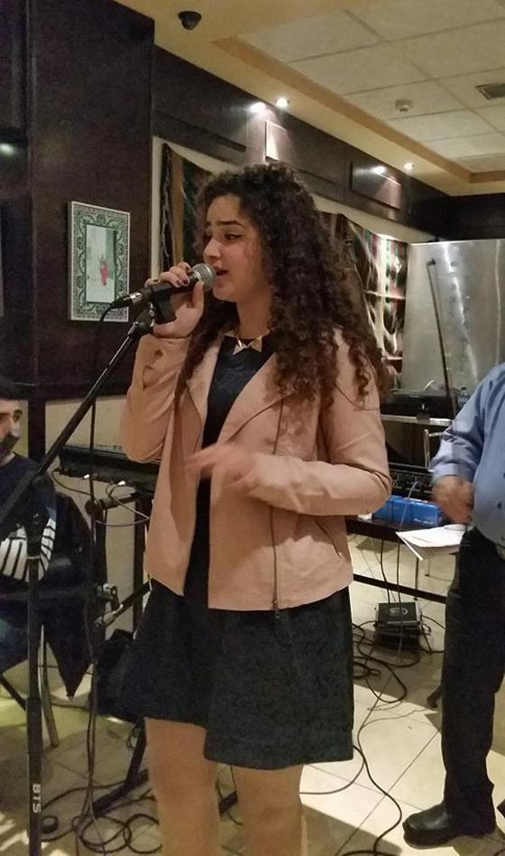 ساندرا الفلسطينية عمرها 17 سنة وتحارب الاحتلال بقوة صوتها الرائع  صورة رقم 3