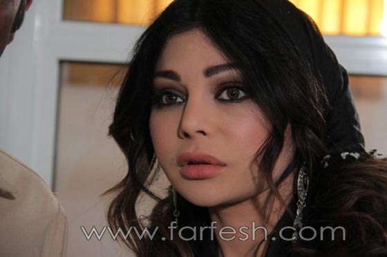 صور هيفاء وهبي تواجه صعوبة عند ركوبها 