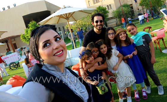 صور ابن منى زكي واحمد حلمي في عيد ميلاد توأم اصالة  صورة رقم 10
