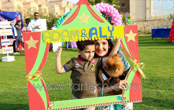 صور ابن منى زكي واحمد حلمي في عيد ميلاد توأم اصالة  صورة رقم 3