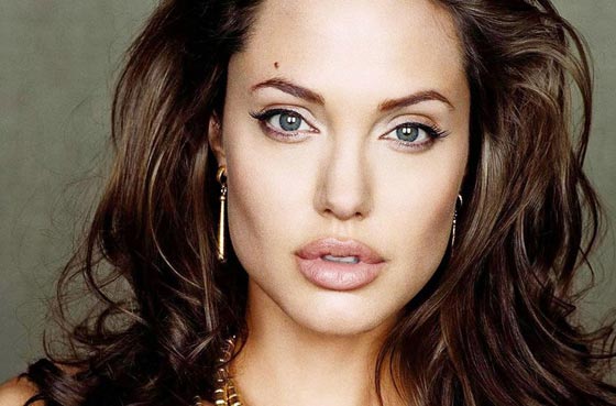 بالصور.. نجمات عالميات يتمتعن بأجمل شفاه طبيعية في العالم  صورة رقم 2