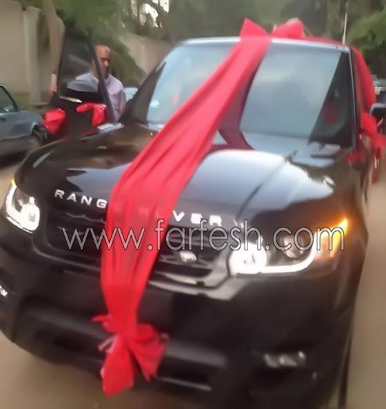 هدية الزعيم عادل امام في عيد ميلاده: سيارة رانج روفر 2015 صورة رقم 1 هدية الزعيم عادل امام في عيد ميلاده: سيارة رانج روفر 2015 صورة رقم 1