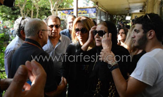 صور الفنانين في عزاء الفنان الراحل حسن مصطفى  صورة رقم 5