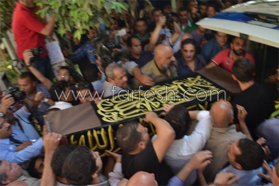 صور الفنانين في عزاء الفنان الراحل حسن مصطفى  صورة رقم 1