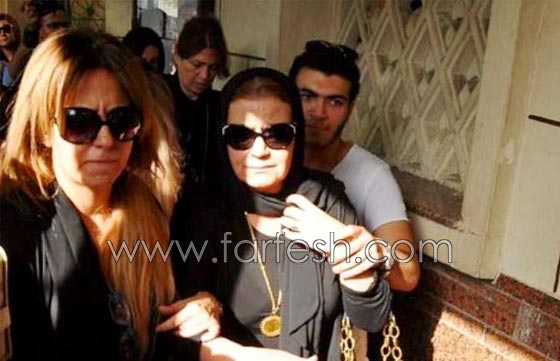 صور الفنانين في عزاء الفنان الراحل حسن مصطفى  صورة رقم 2