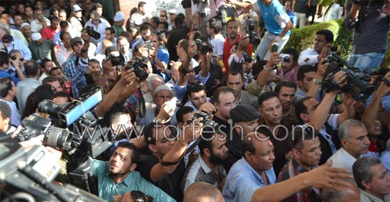 صور الفنانين في عزاء الفنان الراحل حسن مصطفى  صورة رقم 7