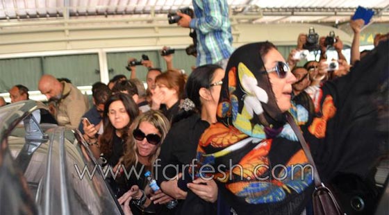 صور الفنانين في عزاء الفنان الراحل حسن مصطفى  صورة رقم 9