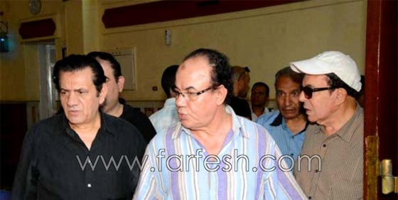 صور الفنانين في عزاء الفنان الراحل حسن مصطفى  صورة رقم 14