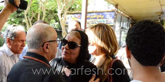 صور الفنانين في عزاء الفنان الراحل حسن مصطفى  صورة رقم 16