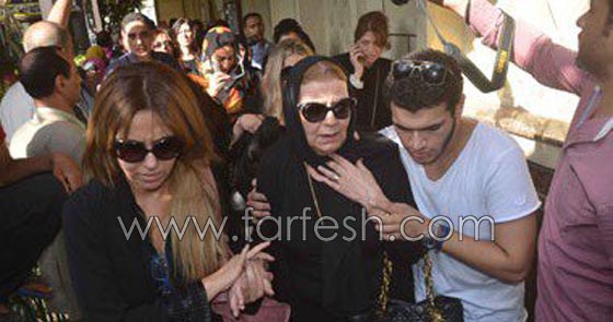 صور الفنانين في عزاء الفنان الراحل حسن مصطفى  صورة رقم 21