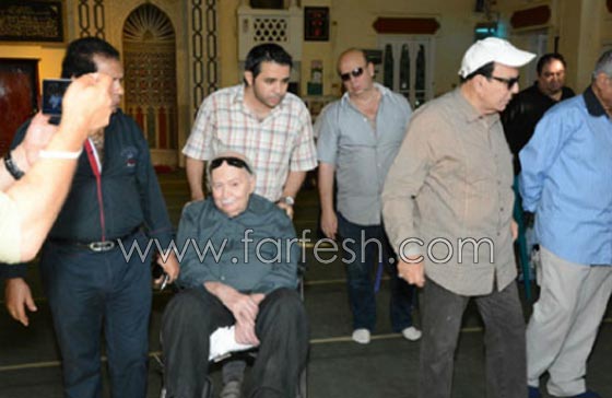 صور الفنانين في عزاء الفنان الراحل حسن مصطفى  صورة رقم 19