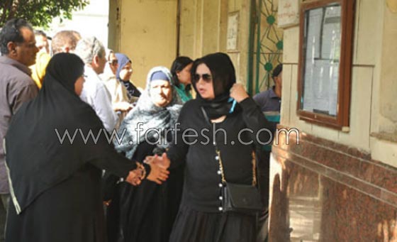 صور الفنانين في عزاء الفنان الراحل حسن مصطفى  صورة رقم 22