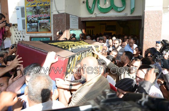 صور الفنانين في عزاء الفنان الراحل حسن مصطفى  صورة رقم 25