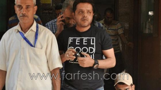 في تشييع حسن مصطفى.. هنيدي يخطف الانظار في تي شرت  صورة رقم 2