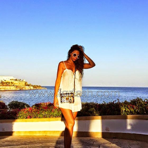 صور ميريام فارس تقضي اجازة بفستان قصير جدا في مكان مجهول صورة رقم 1 صور ميريام فارس تقضي اجازة بفستان قصير جدا في مكان مجهول صورة رقم 1
