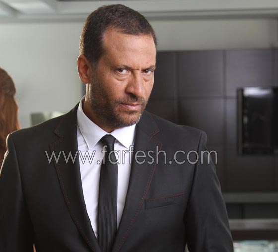 صور الفنانين المسافرين في طائرة خاصة مع 