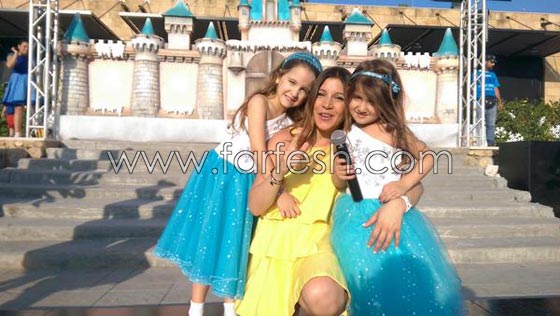 صور نانسي عجرم تحتفل بعيد ميلاد ابنتيها مع زوجها مع فادي  صورة رقم 6