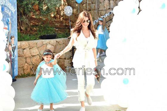 صور نانسي عجرم تحتفل بعيد ميلاد ابنتيها مع زوجها مع فادي  صورة رقم 4