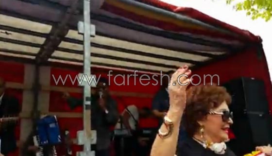 فيديو يسرا ولبلبة ترقصان بعلم مصر في المانيا على انغام (بشرة خير) صورة رقم 2