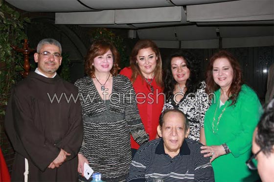 الاب بطرس دانيال وعدد من الفنانين يحتفلون بعيد ميلاد جورج سيدهم صورة رقم 2 الاب بطرس دانيال وعدد من الفنانين يحتفلون بعيد ميلاد جورج سيدهم صورة رقم 2