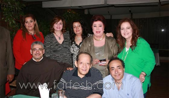 الاب بطرس دانيال وعدد من الفنانين يحتفلون بعيد ميلاد جورج سيدهم صورة رقم 3 الاب بطرس دانيال وعدد من الفنانين يحتفلون بعيد ميلاد جورج سيدهم صورة رقم 3