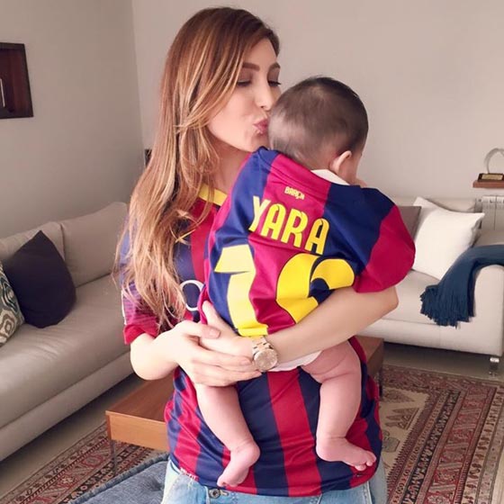 صور يارا وطفلتها تحتفلان بتتويج برشلونة في دوري ابطال أوروبا صورة رقم 1 صور يارا وطفلتها تحتفلان بتتويج برشلونة في دوري ابطال أوروبا صورة رقم 1