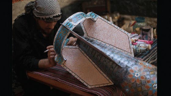  صور فنانين من فلسطين، سوريا، العراق وليبيا يحوّلون دخان القنابل الى لوحات فنية إبداعية صورة رقم 6